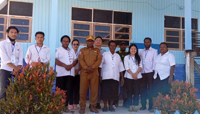 Kadispen Paniai Tinjau Pelaksanaan Hari Terakhir Ujian Nasional di SD YPPGI Enarotali