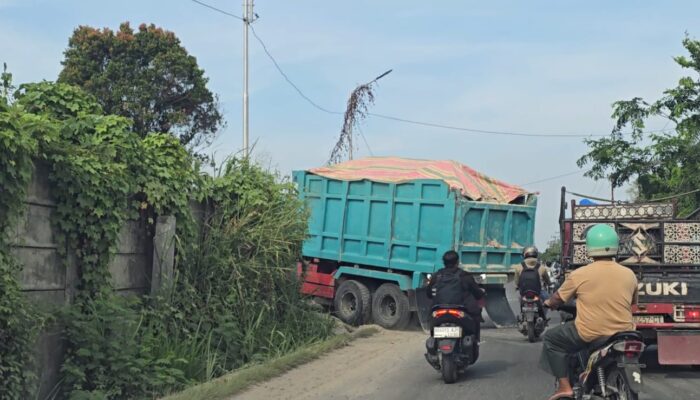 Truk Galian C Ilegal Diamankan, Alat Berat Dibiarkan