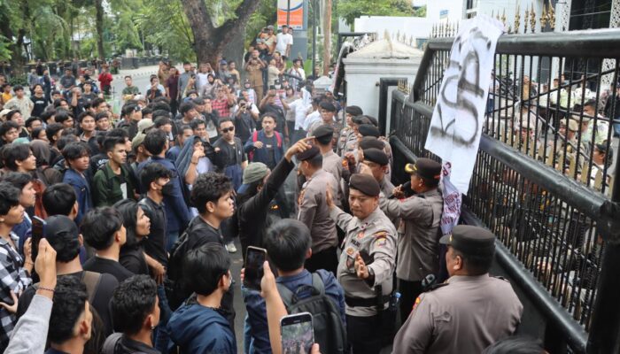 Kapolrestabes Medan Tekankan Personel Tetap Sabar dan Humanis Saat Melayani Aksi Massa KBMN