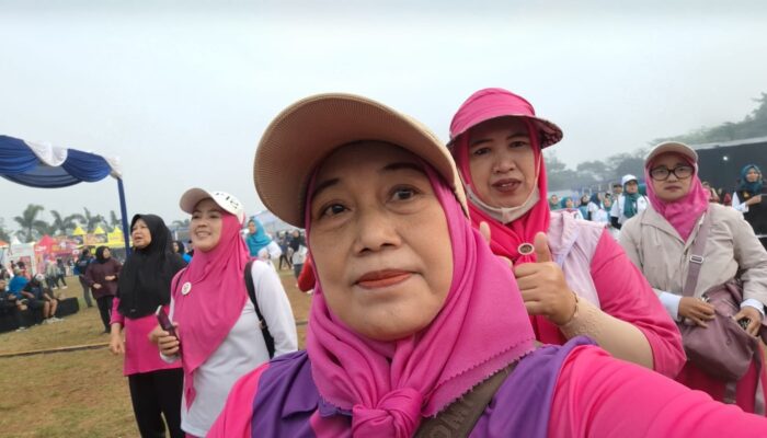 Sri Hendarsih Ajak Warga Cimahi Senam Sehat Bersama di Gunung Bohong pada Puncak HUT ke-25