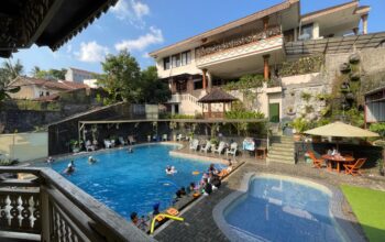 Bober Backyard Berenang Air Hangat di Tengah Hutan Lindung Jadi Hidden Gem Baru di Bandung!