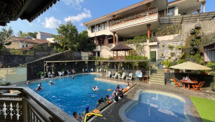 Bober Backyard Berenang Air Hangat di Tengah Hutan Lindung Jadi Hidden Gem Baru di Bandung!