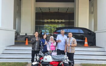 Apresiasi Loyalitas Merchant, BRI Regional Office 09 Bandung Serahkan Hadiah Motor Honda Monkey kepada Pemenang Program Merchant Lucky Ride