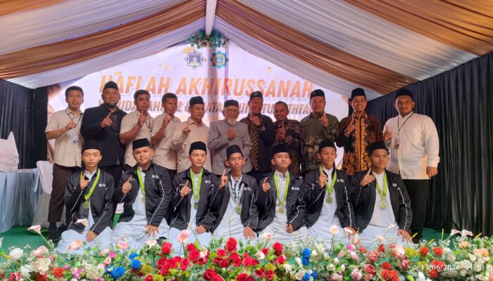 BMH Berikan Apresiasi kepada Santri Berprestasi dan Penghafal 30 Juz
