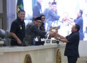 Rapat Paripurna DPRD Jawa Barat Penyampaian Pandangan Umum Fraksi atas Dua Ranperda Strategis, Ranperda Lingkungan Hidup dan Pendidikan