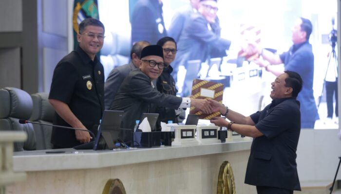 Rapat Paripurna DPRD Jawa Barat Penyampaian Pandangan Umum Fraksi atas Dua Ranperda Strategis, Ranperda Lingkungan Hidup dan Pendidikan