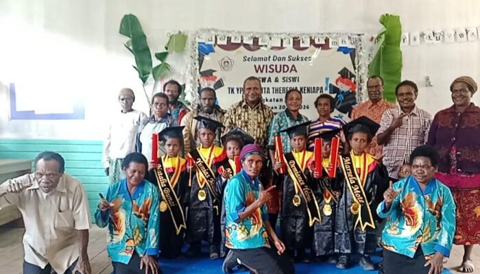 TK Santa Theresia Keniapa Wisudakan Angkatan V, Selempang dan Tongkat Jadi Simbol Kelulusan