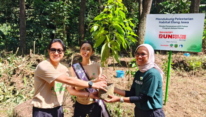 Sharp Indonesia Tanam 600 Pohon Rasamala untuk Restorasi Habitat Elang Jawa