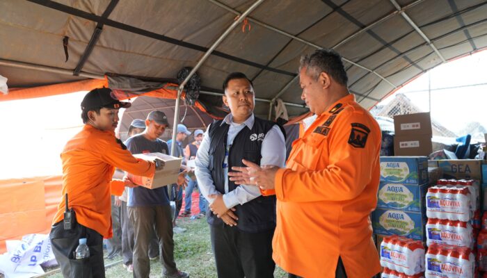 Peduli Bencana Kampung Adat Ciptamulya, BRI Region 9 Bandung Salurkan Bantuan Logistik dan Survival Kit Bersama YBM BRILian