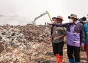 Bupati Maesyal Rasyid Terus Kawal Pemadaman TPA Jatiwaringin, Dua Helikopter BNPB Dikerahkan