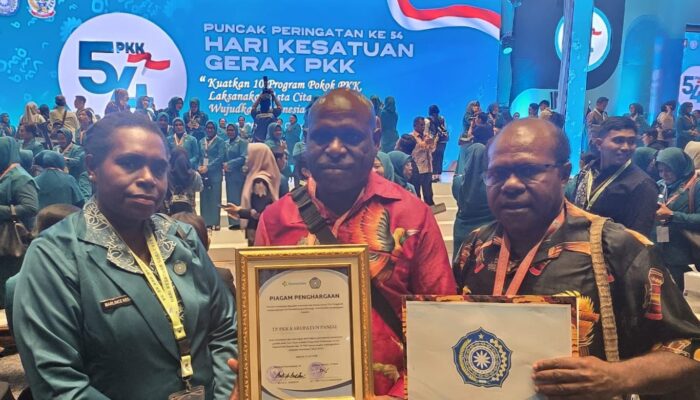 Kabupaten Paniai Raih Piagam Penghargaan Kemenkes dan PKK Pusat atas Pelayanan Imunisasi Zero Dose 2025