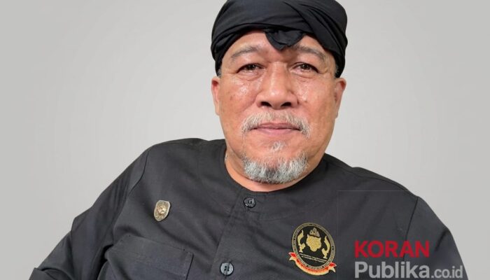 Pupuhu Agung Majelis Adat Sunda Ari Mulia Subagdja Kritik Kinerja Gubernur Jabar: Popularitas Menurun Akibat ‘Bagi-Bagi Uang’ dan Minim Regulasi