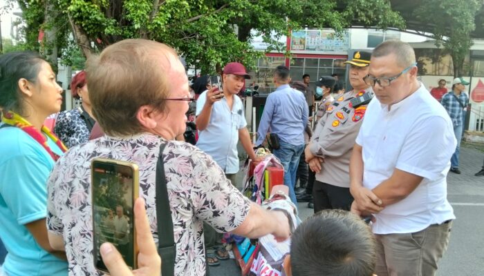 Pengguna Jalan Keluhkan Aksi Unras Ilegal Yang Dipimpin Istri DPO LS, Sebabkan Kemacetan Hampir 1 Km