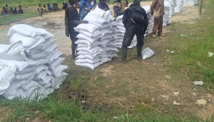 Peduli Warga, Distrik Topiyai Salurkan 5 Ton Beras Bansos Tahap  II Langsung Ke 10 Kampung