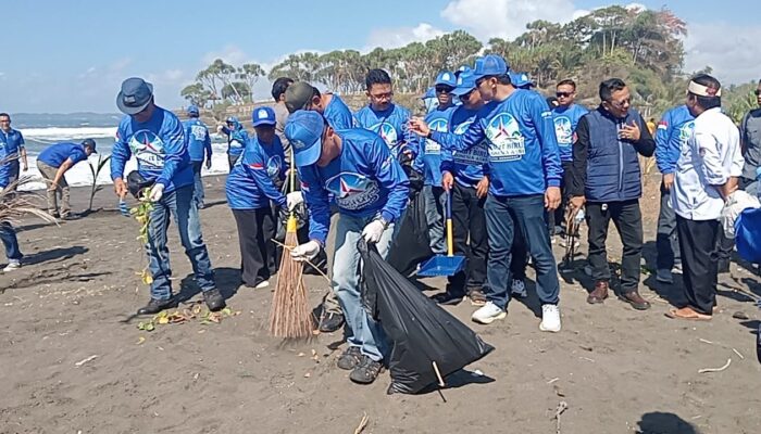 Gelar Baksos di Kawasan Objek Wisata Pantai Batukaras Hiu Disambut Antusias Warga
