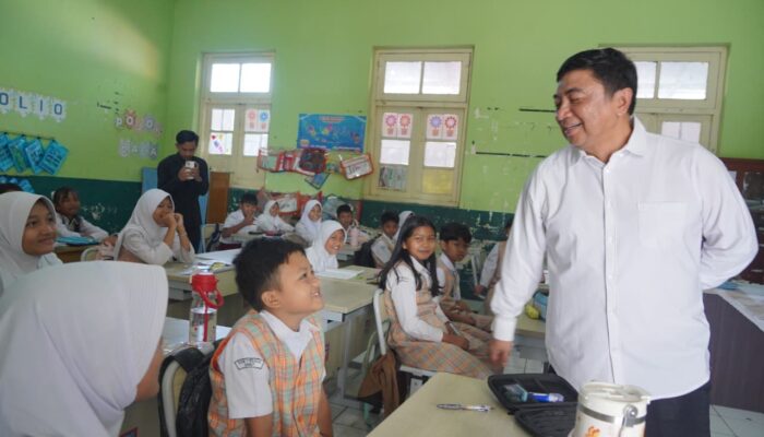 Bupati Garut Tinjau Langsung Hari Pertama Penerapan Jam Masuk Sekolah Pukul 06.30 WIB