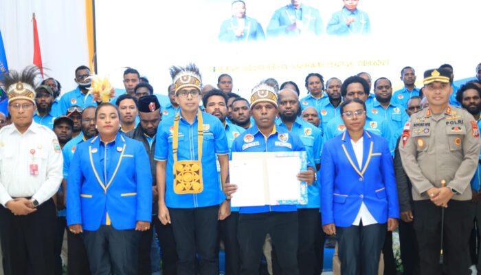 Sejarah! KNPI Papua Tengah Resmi Dilantik Di Paniai, Gubernur Titip 5 Pesan Untuk Pemuda