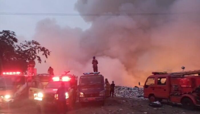 Gas Metana Dari Timbunan Sampah Meletup, TPSA Nangkaleah Terbakar seluas 5 hektar