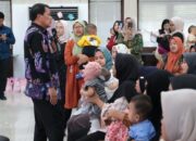 Peringati Pekan Menyusui Sedunia 2026, Bupati Tangerang Wisuda 132 Bayi Penerima ASI Eksklusif dan Ajak Orang Tua Rutin ke Posyandu