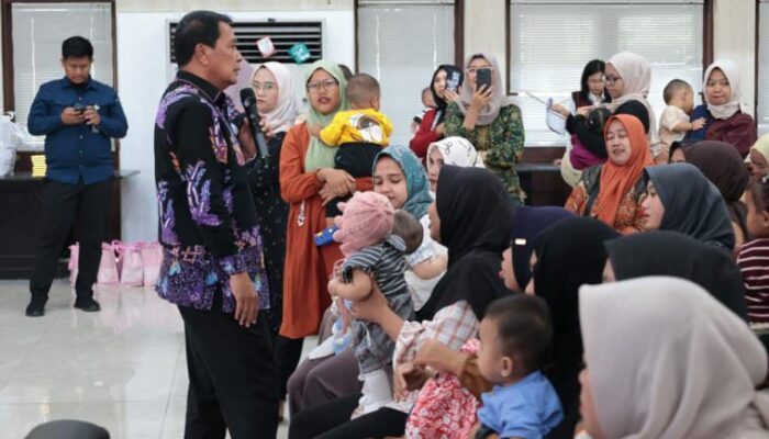 Peringati Pekan Menyusui Sedunia 2026, Bupati Tangerang Wisuda 132 Bayi Penerima ASI Eksklusif dan Ajak Orang Tua Rutin ke Posyandu