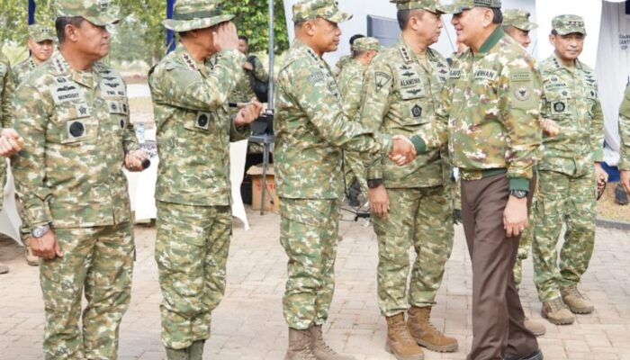 Dankodiklatad Hadiri Peninjauan Latihan Operasi Terintegrasi TNI, Menhan Tekankan Kesiapan Hadapi Berbagai Ancaman