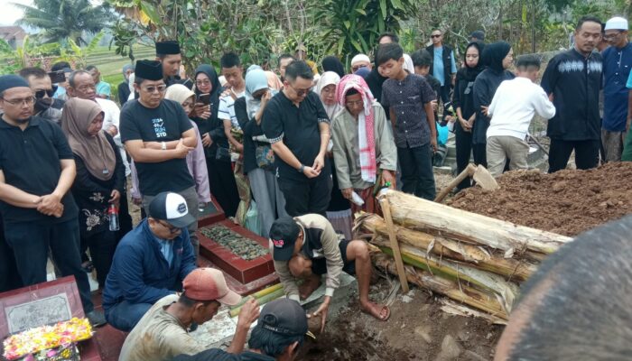 Ratusan Pelayat Hantarkan Koresponden Metro TV Ke Peristirahatan Terakhir