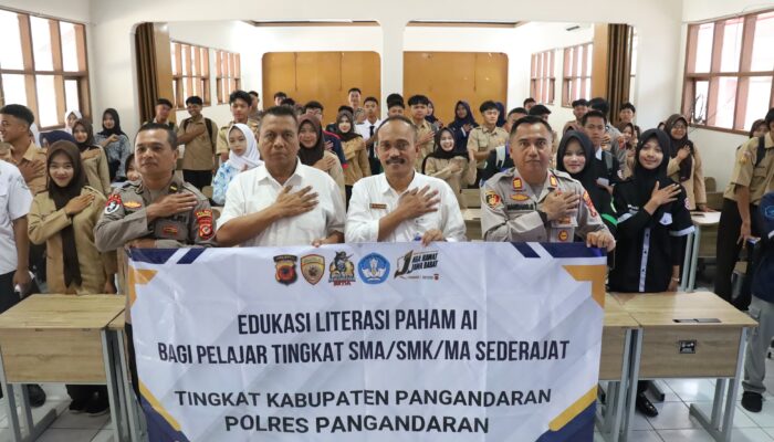 Polisi Belajar AI di Laboratorium Komputer SMKN 1 Cijulang, Dorong Penguasaan Teknologi Digital