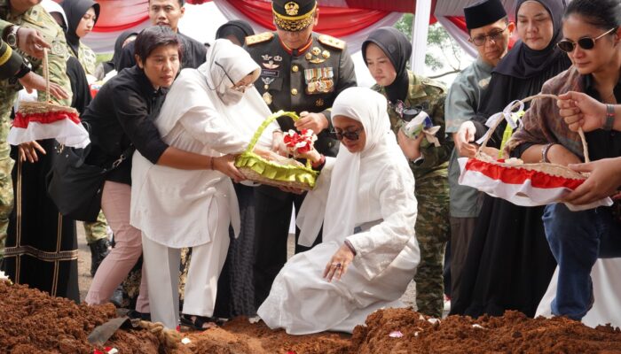 Akhir Pengabdian Sang Jenderal, Brigjen TNI (Purn) Soemarno MS Dimakamkan Dengan Upacara Kebesaran Militer