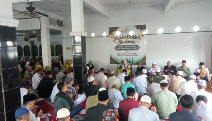 Pasar Cikurubuk Mendadak Hening,Ratusan Pedagang Tinggalkan Lapak, Serentak Dzikir dan Sholawat di Masjid Mujahidin