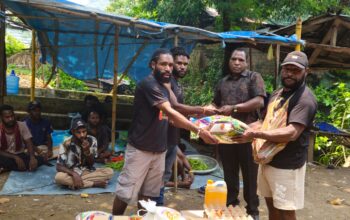 Asrama Ilaga Rusak Diterjang Bencana, Puluhan Mahasiswa Puncak Bertahan di Tenda Darurat, Keril Tabuni Salurkan Bantuan