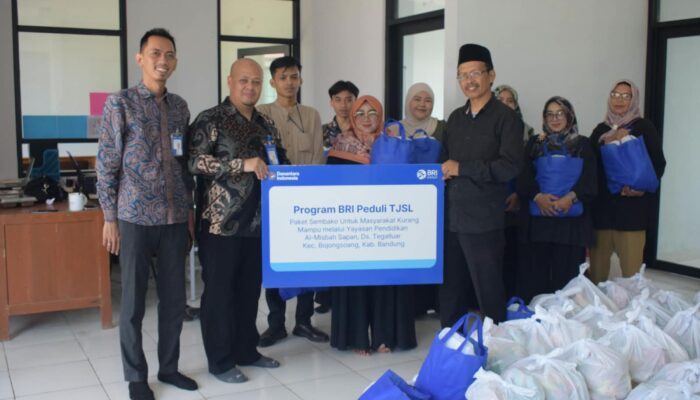 Wujudkan Pembangunan Berkelanjutan, BRI Peduli Salurkan Bantuan Paket Sembako Bagi Masyarakat Rentan di Tegalluar